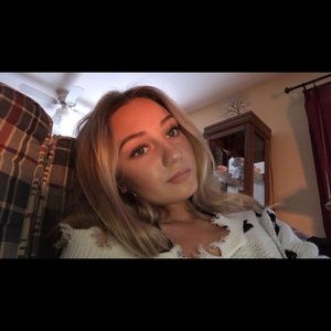 Meet your Posher, Emelia